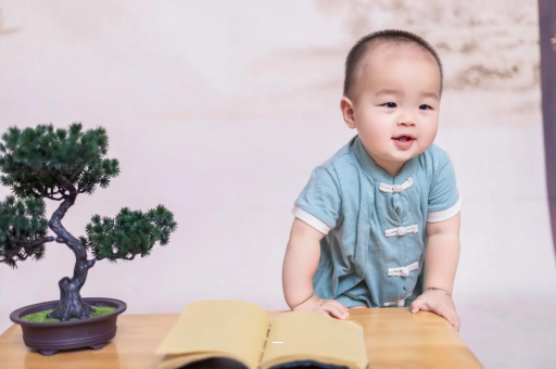 代怀包生男孩医院宝宝多大可以吃辅食