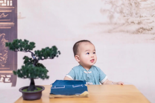代怀包生男孩医院孕妇几个月有反应